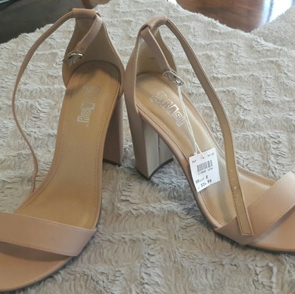 Heels - Picture 3 of 6